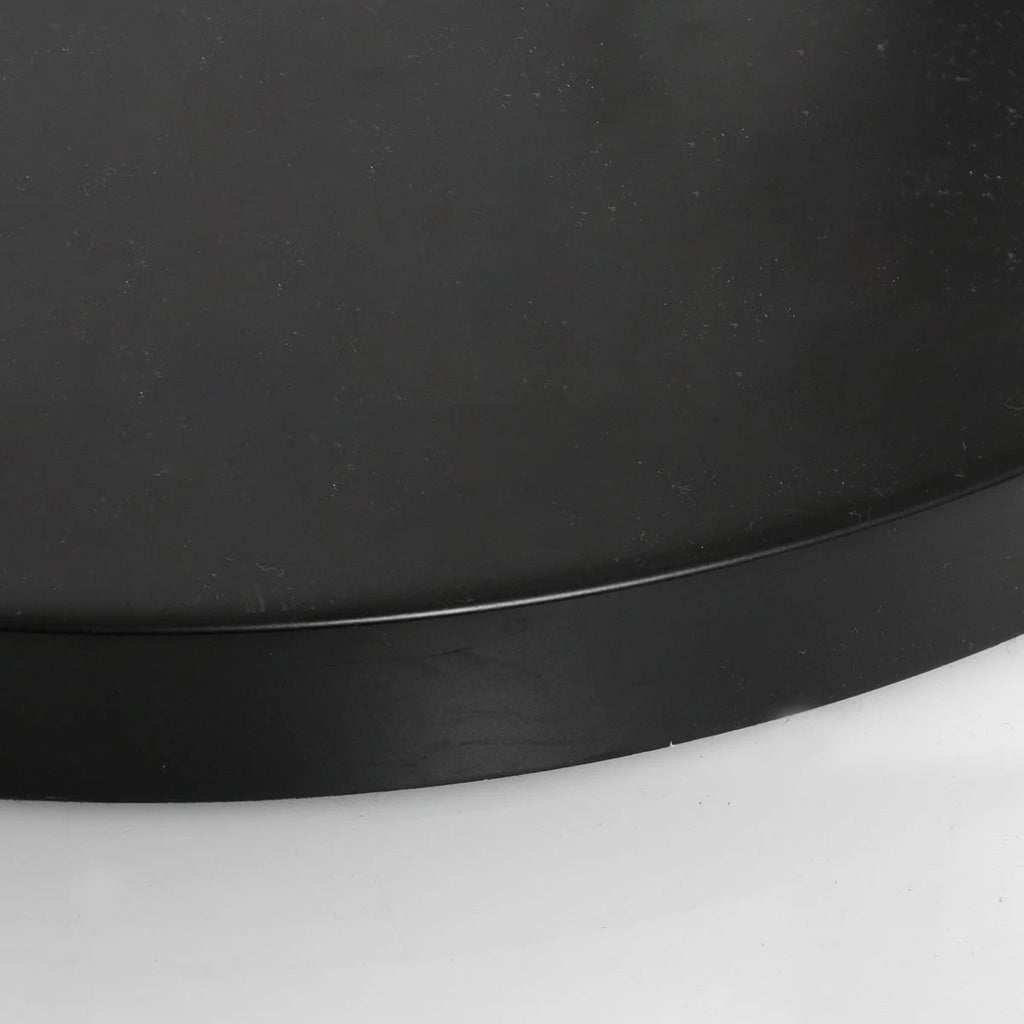 Plateau rond noir avec bord argenté pour lampadaire arc en métal blanc H240 cm