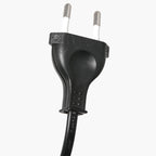 Prise électrique noire en plastique avec deux broches rondes et terre, texture moulée, pour lampadaire arc métal noir abat-jour rotin ajouré H180 cm