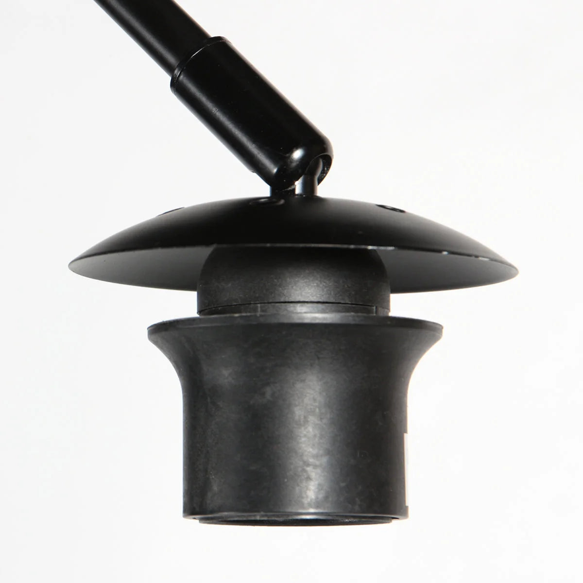 Base en métal noir pour lampadaire arc H180 cm avec abat-jour rotin ajouré
