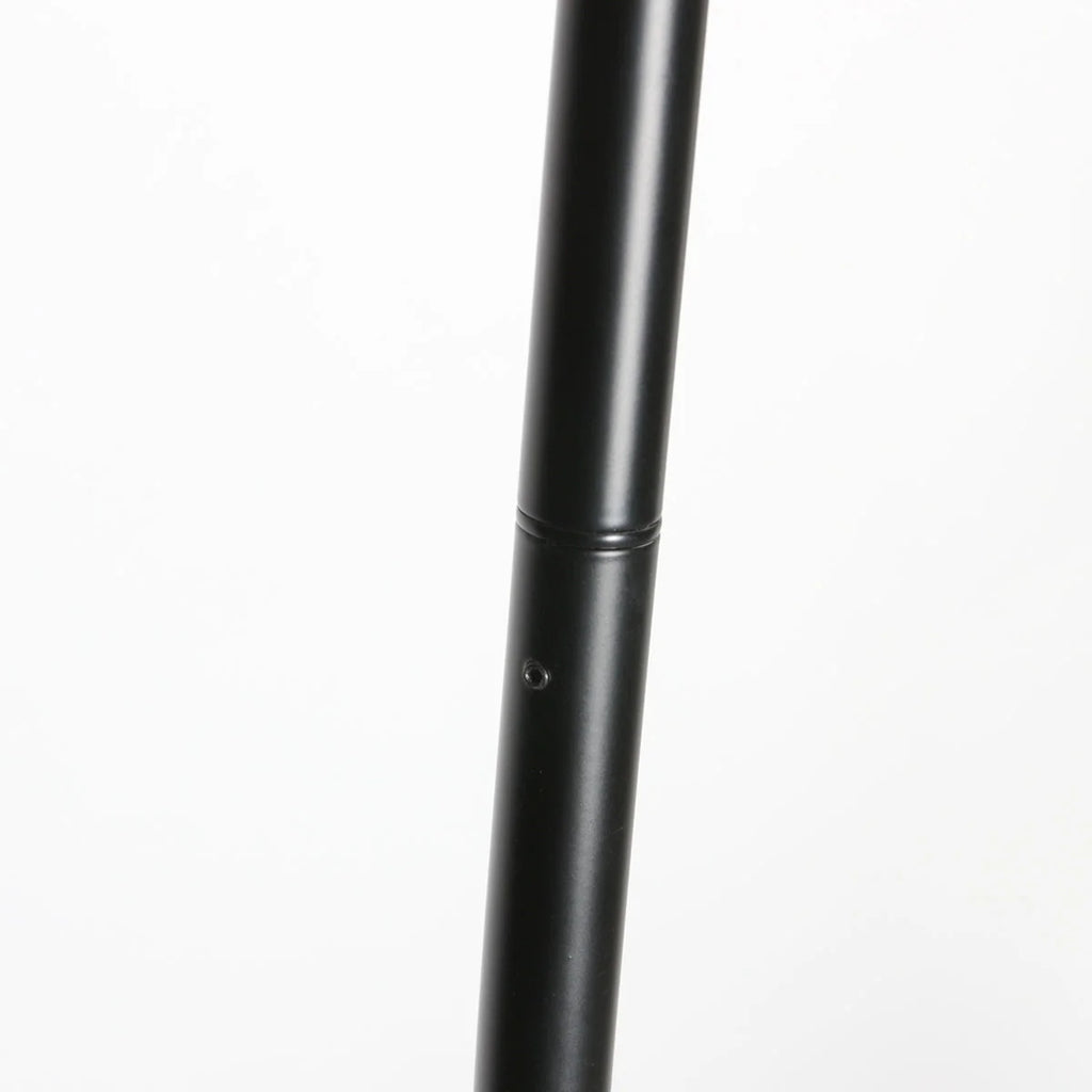 Lampadaire arc noir avec poteau en métal et abat-jour rond blanc en plastique