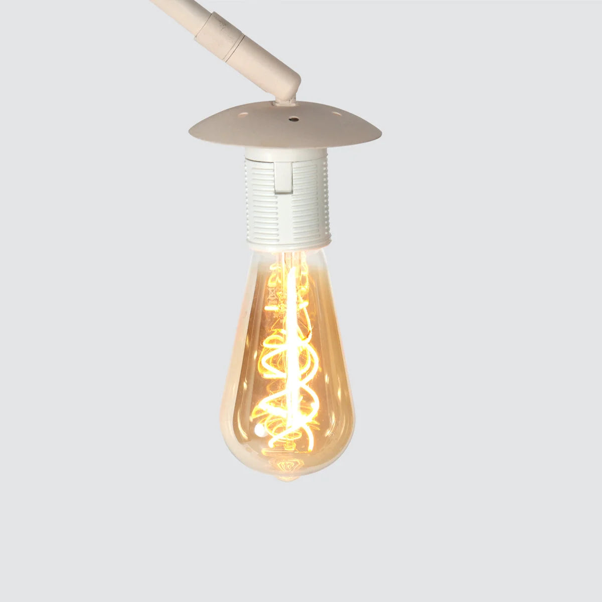 Ampoule vintage éclairée pour Lampadaire arc en rotin tressé crème avec abat-jour rond