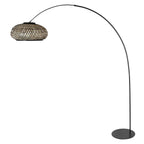 Lampadaire arqué noir avec abat-jour en rotin tressé pour salle à manger élégante