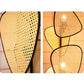 zoom sur l'abat jour du lampadaire en rotin