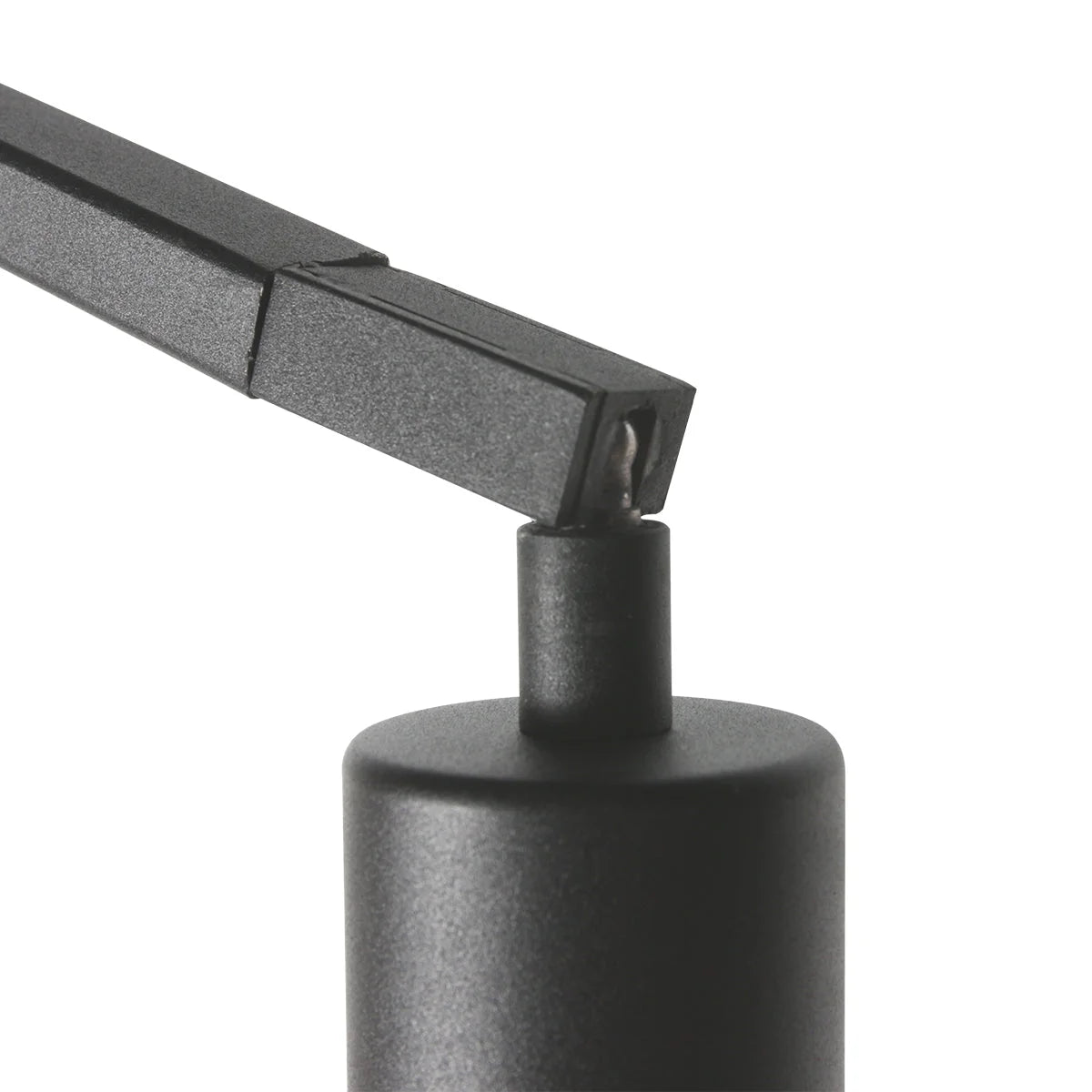 Base en métal noir mat d’une lampe de bureau minimaliste moderne
