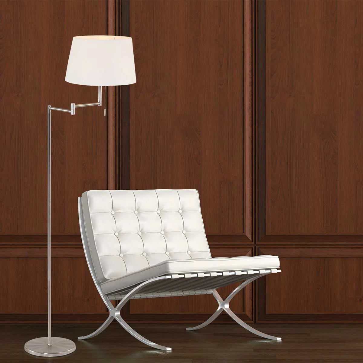Fauteuil en cuir blanc tufté avec structure en chrome pour salon élégant