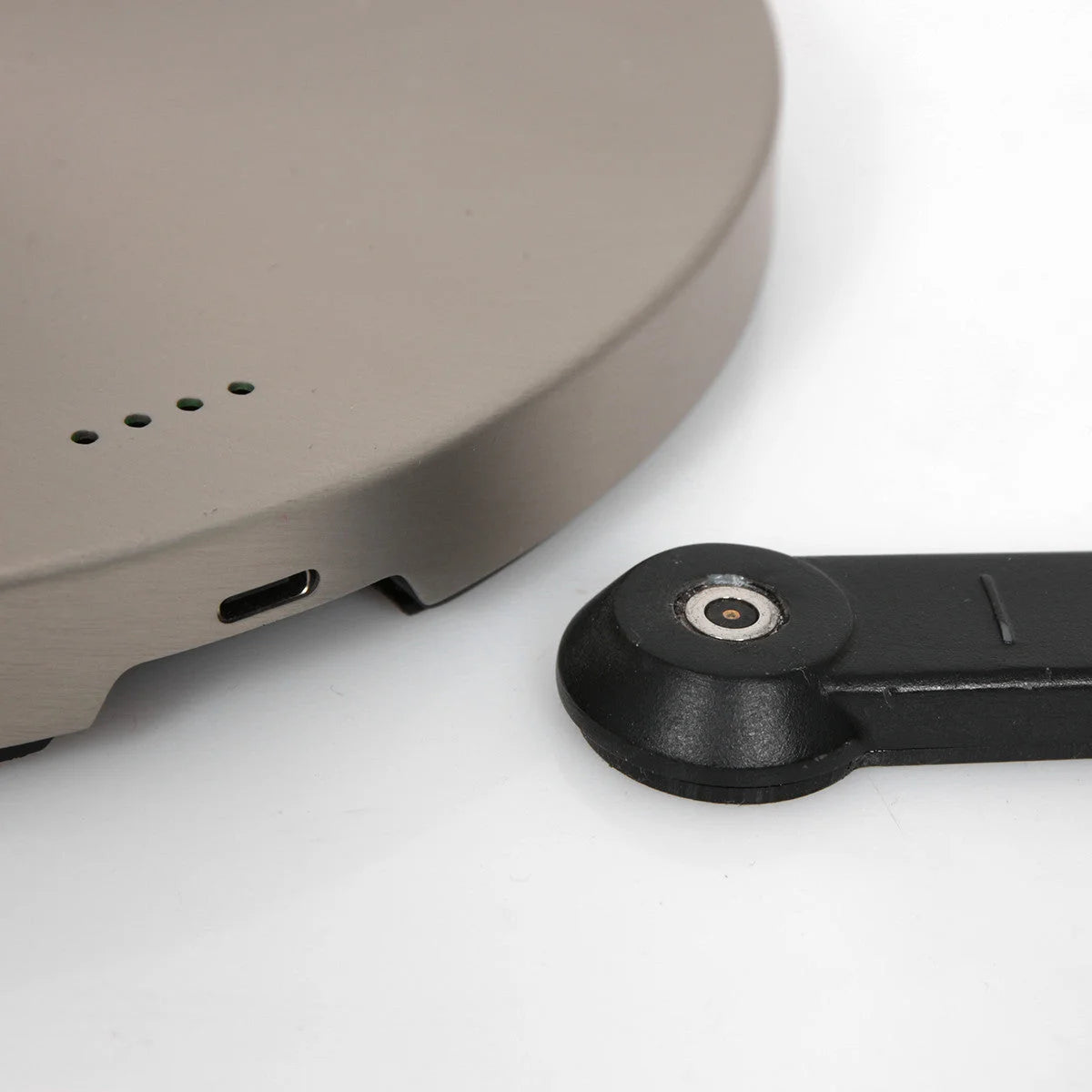 Base de charge avec connecteur magnétique pour Lampadaire en métal argenté rechargeable