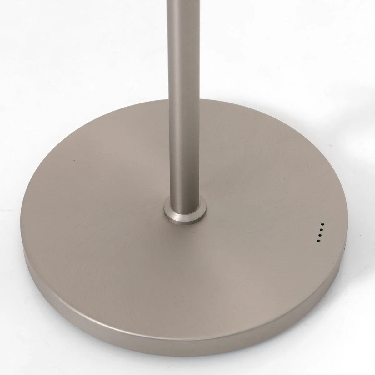 Base de lampe en métal argenté avec bras articulé et batterie rechargeable