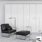 Chaise en cuir noir moderne avec ottoman, adaptée au Lampadaire en métal argenté