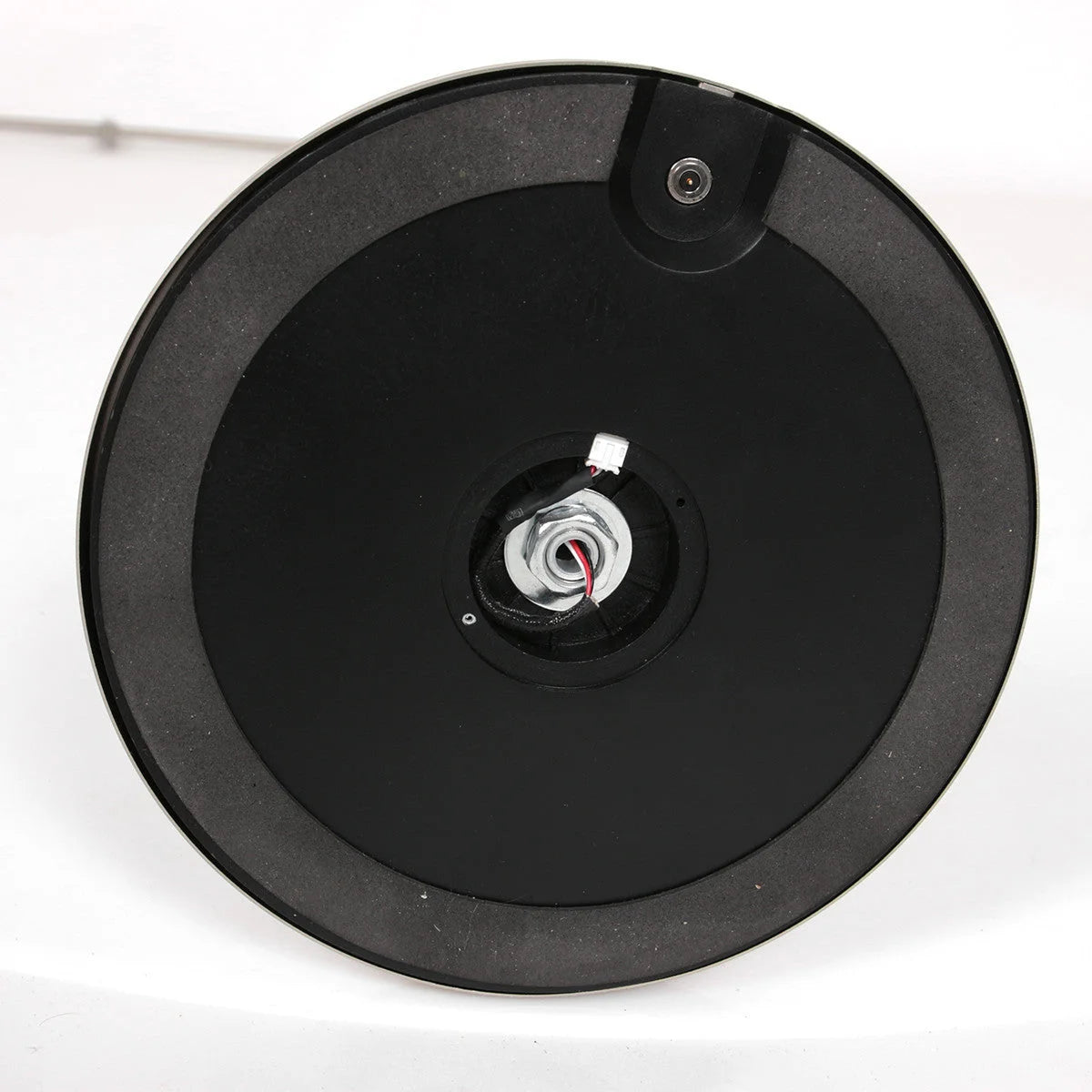 Base ronde en métal argenté avec câblage central pour Lampadaire avec bras articulé