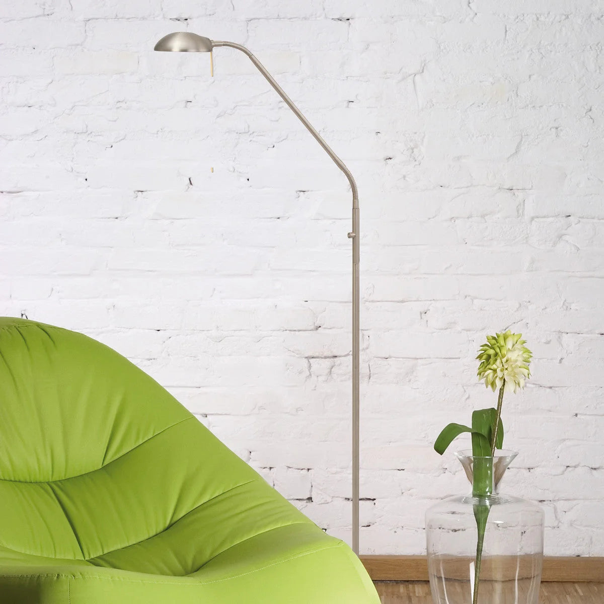 Lampadaire en métal brossé avec bras articulé pour lecture, haute de 50 cm
