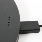Tapis de recharge sans fil noir avec câble sur Lampadaire métal noir à bras articulé