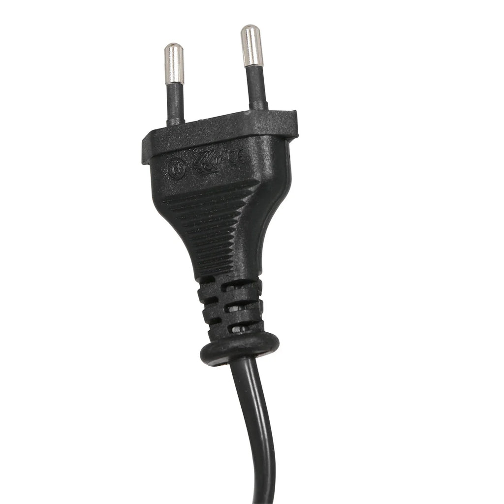 Prise électrique noire à deux broches pour lampe en métal noir avec abat-jour bambou chevrons H144 cm