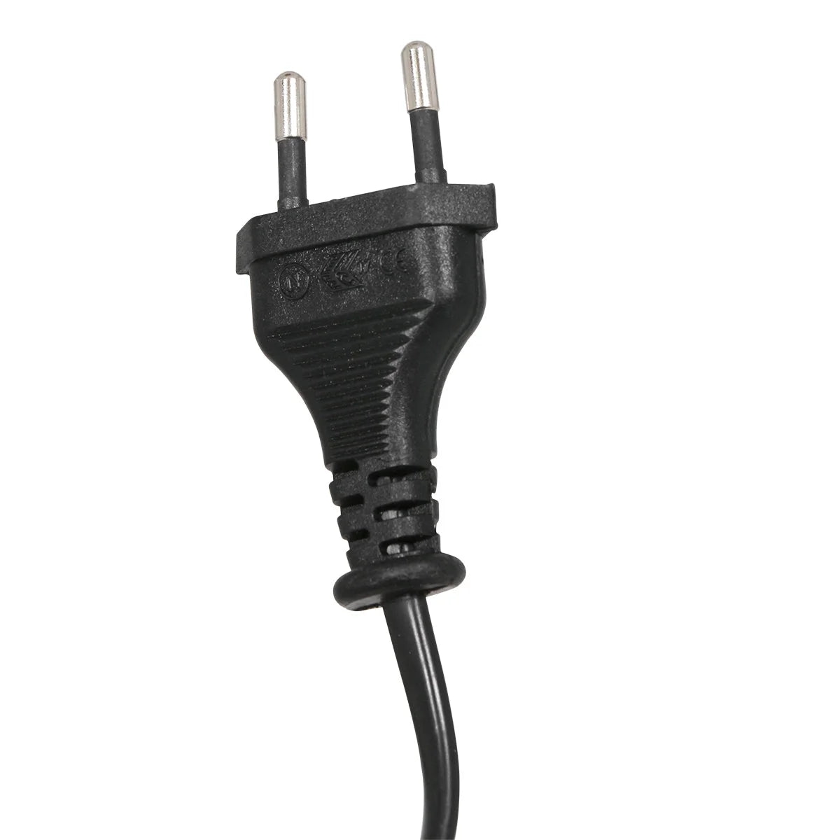 Prise électrique noire à deux broches pour lampe en métal noir avec abat-jour bambou chevrons H144 cm