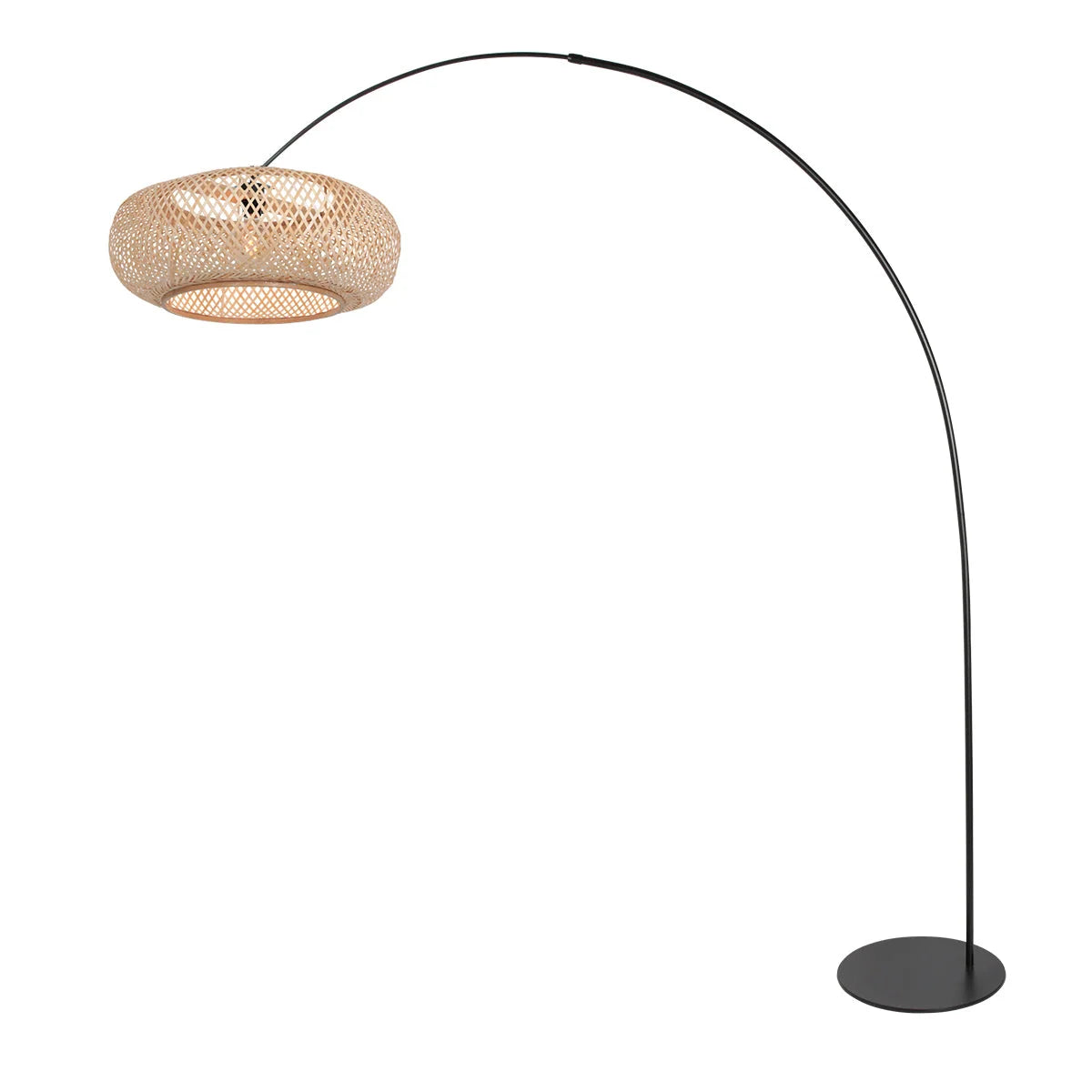 Lampadaire en métal noir avec abat-jour en rotin tressé naturel et arche élégante