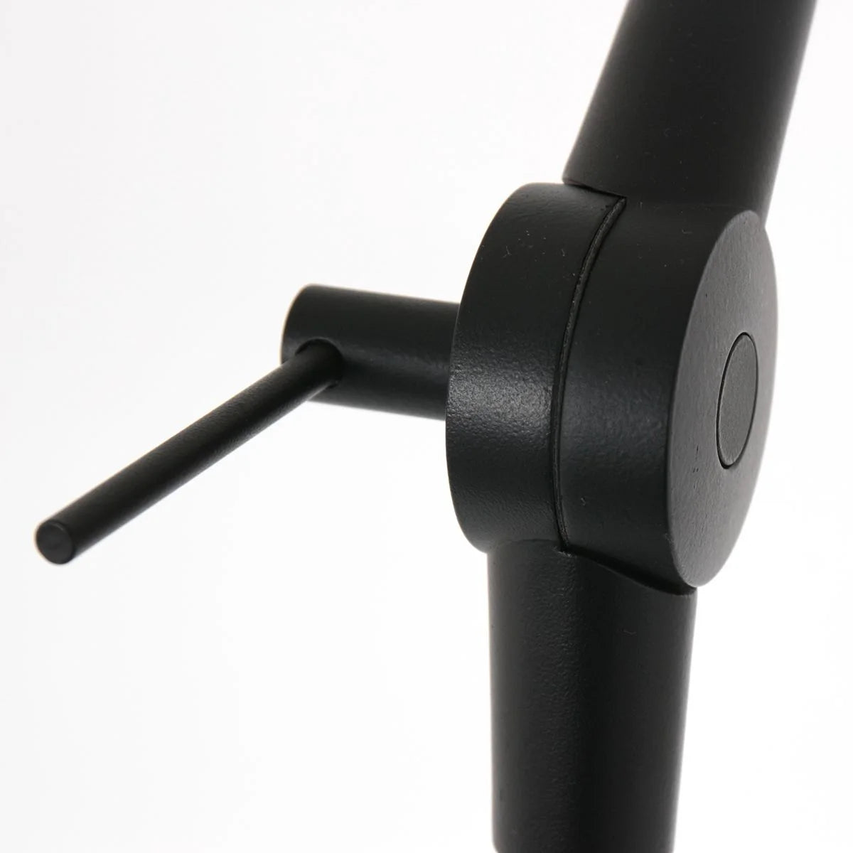 Joint réglable en métal noir pour lampe avec abat-jour tressé orientable H150 cm