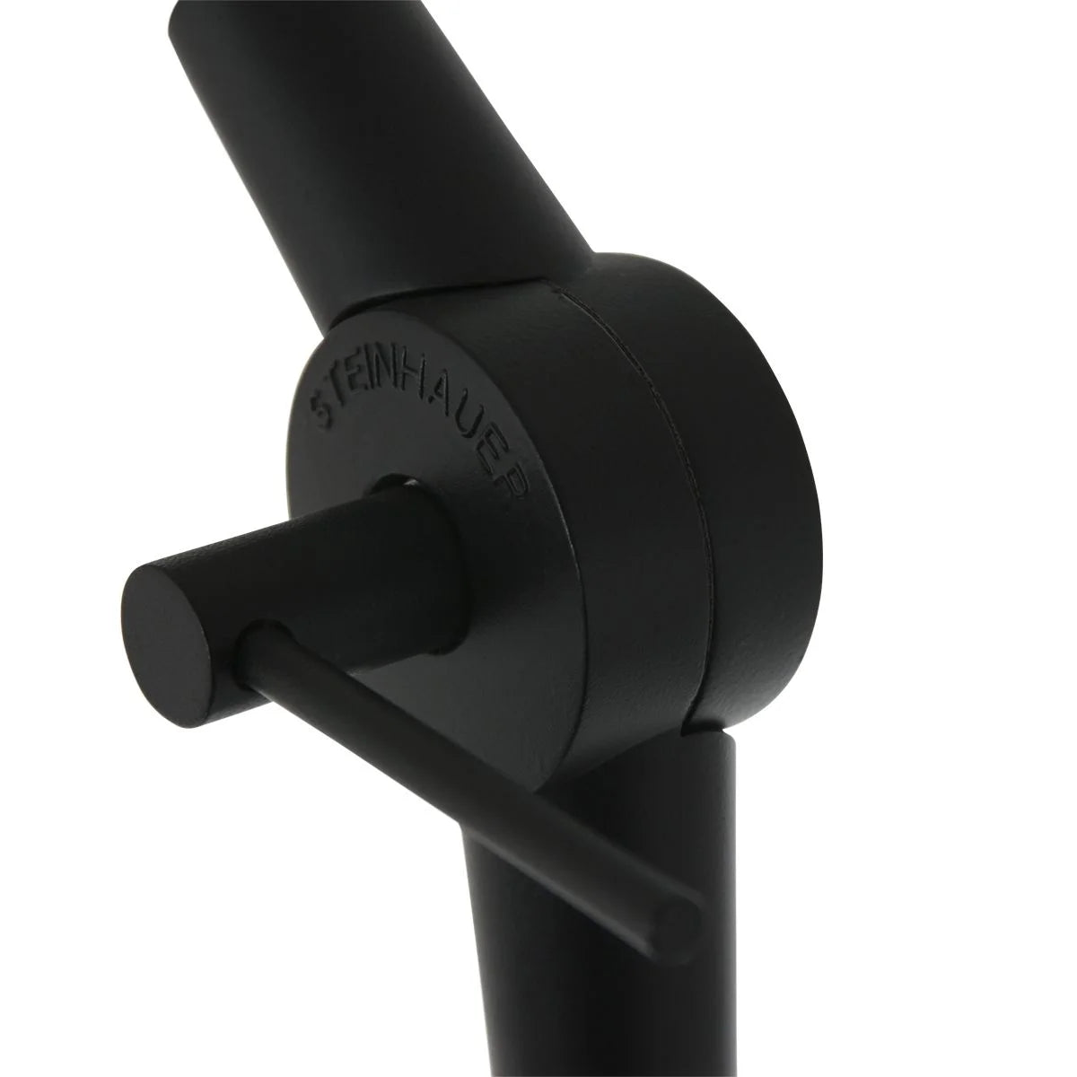 Joint d’angle réglable pour lampe en métal noir avec abat-jour tressé ajouré