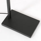 Base de lampadaire en métal noir avec support vertical et cordon électrique