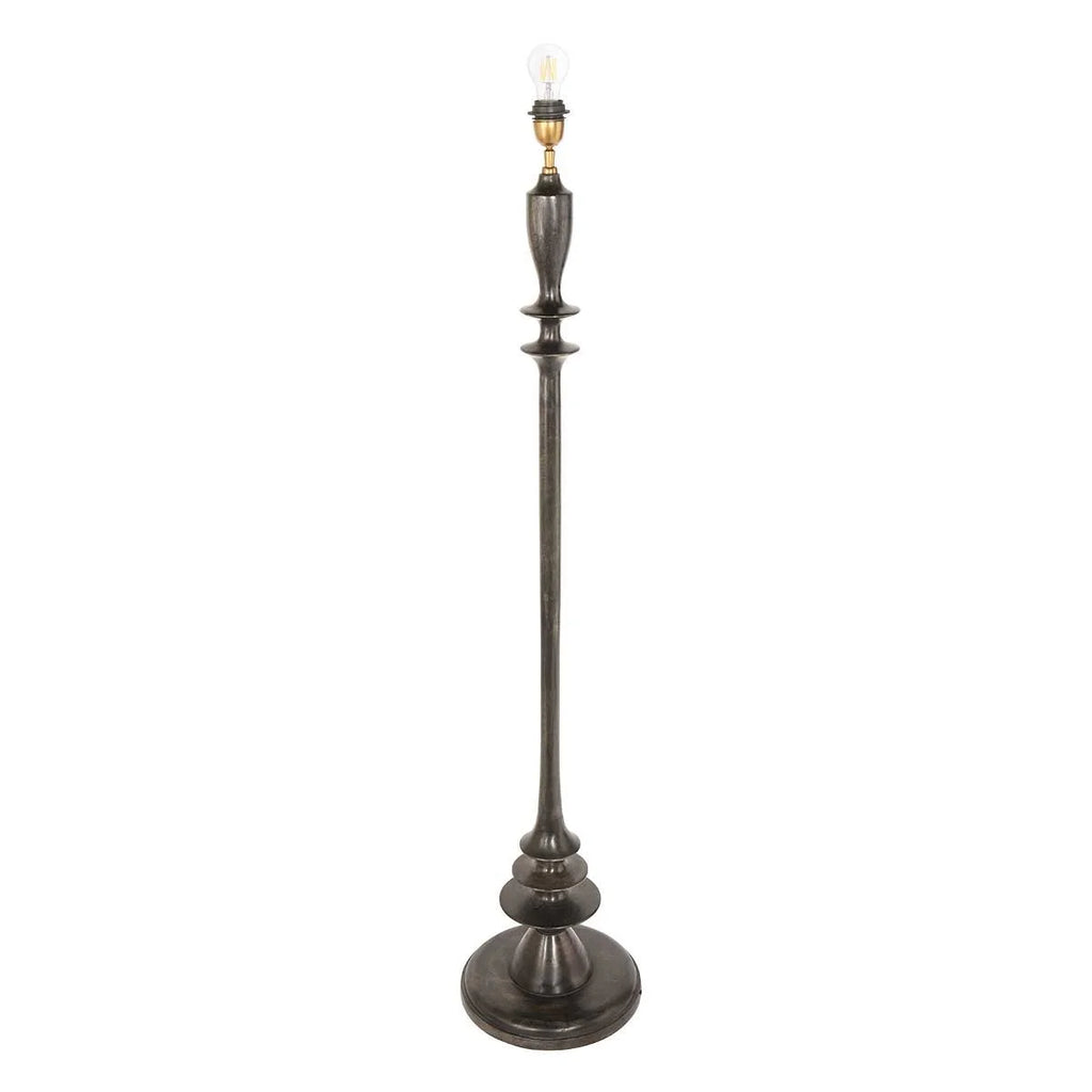 Base de lampadaire en bois brun foncé avec porte-ampoule en laiton et abat-jour en treillis