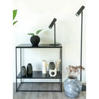 Console en métal noir finition mate avec vases et lampes design H150 cm