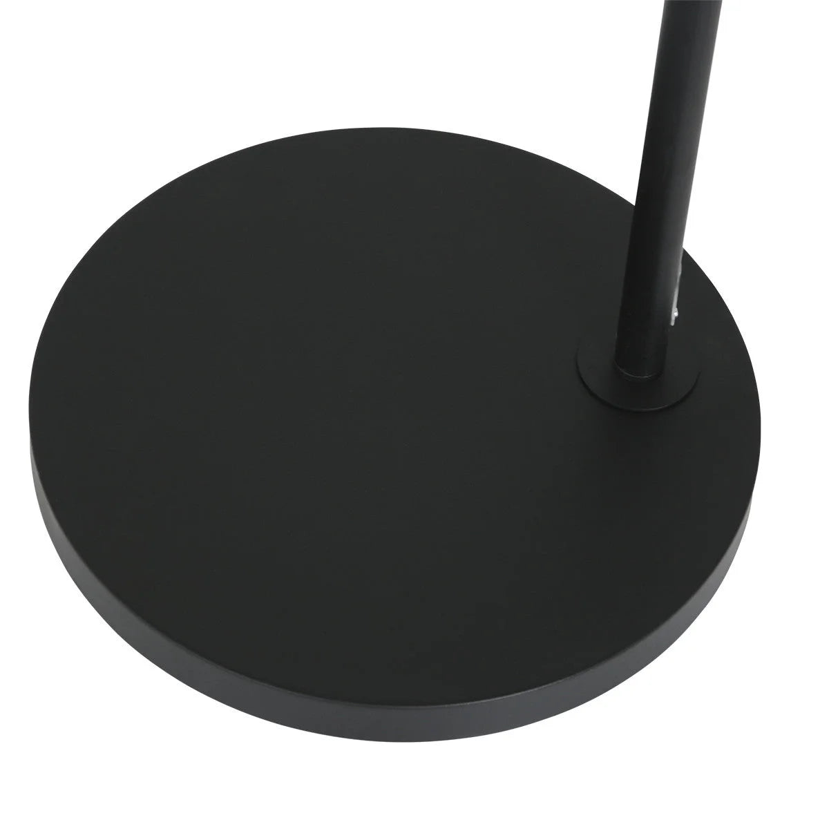 Base circulaire noire avec poteau pour lampadaire rotin naturel à structure articulée