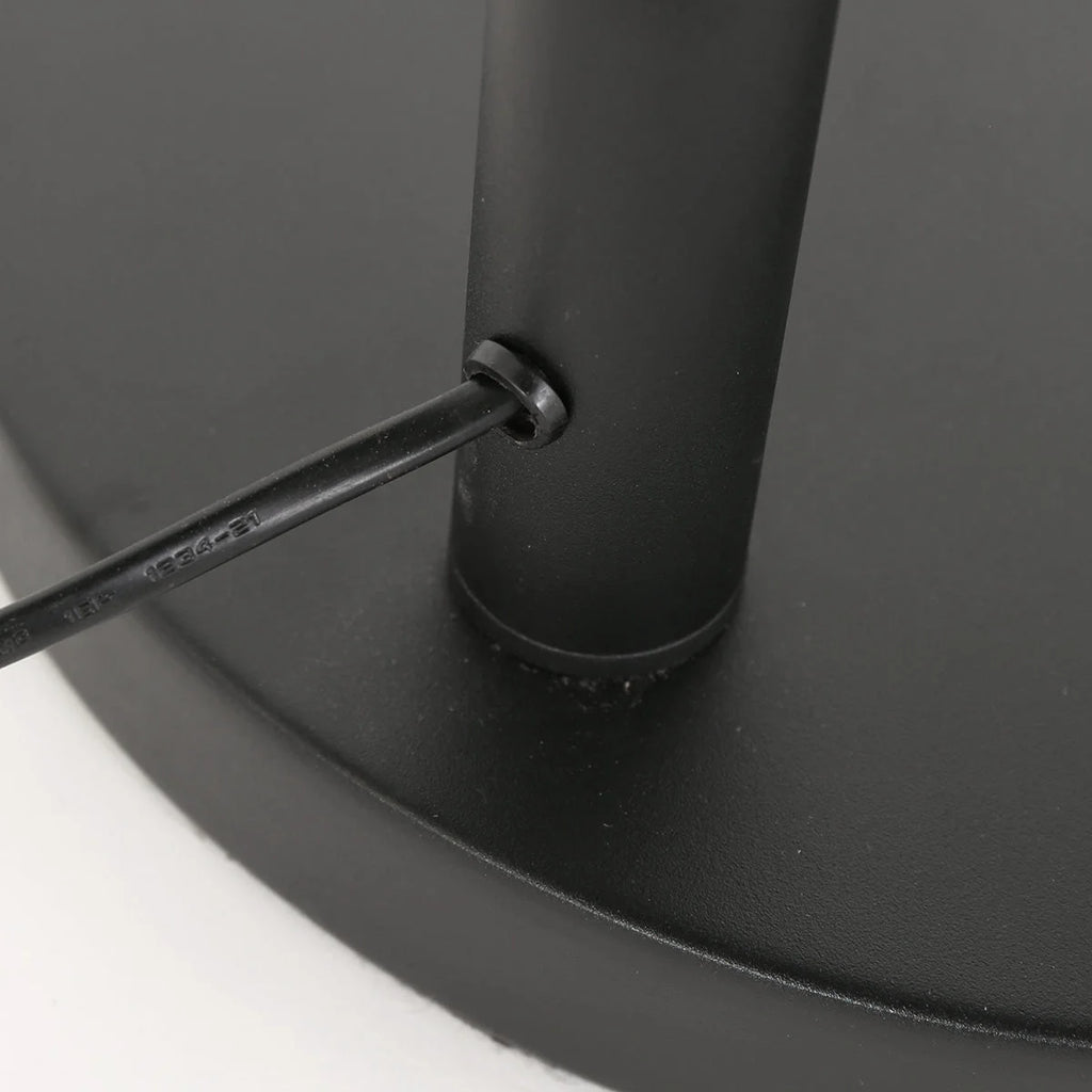 Base cylindrique noire mate avec cordon d’alimentation pour lampadaire rotin tressé H180 cm