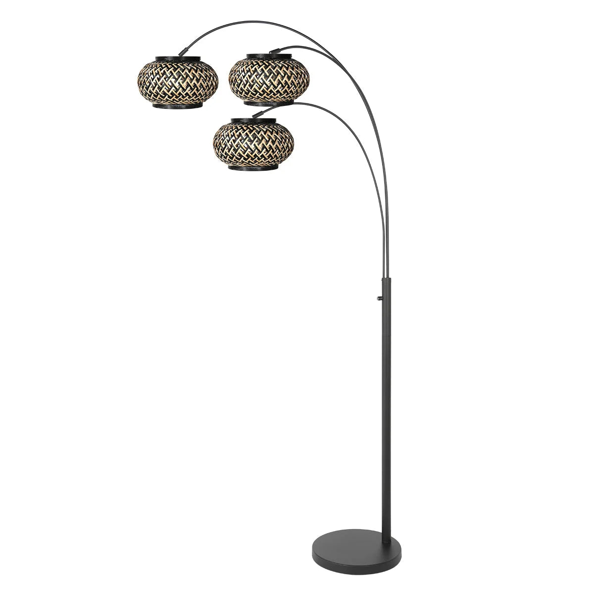 Lampe arqué noire avec trois abat-jours sphériques tressés en rotin, H180 cm