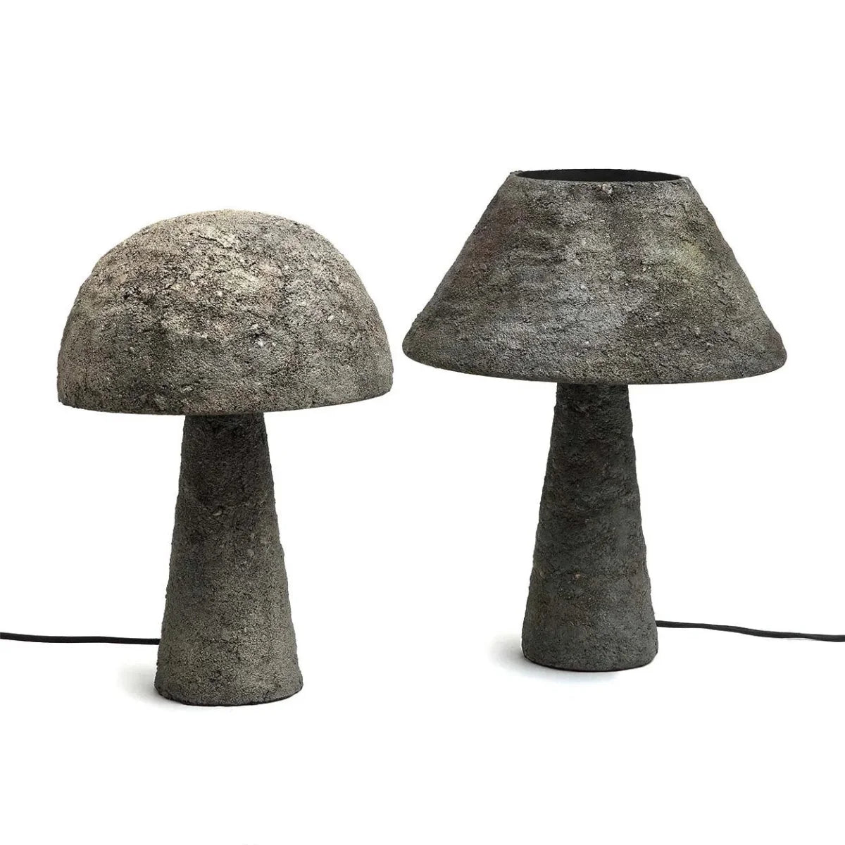 Lampe à poser en béton gris texture brute forme conique – H38 cm