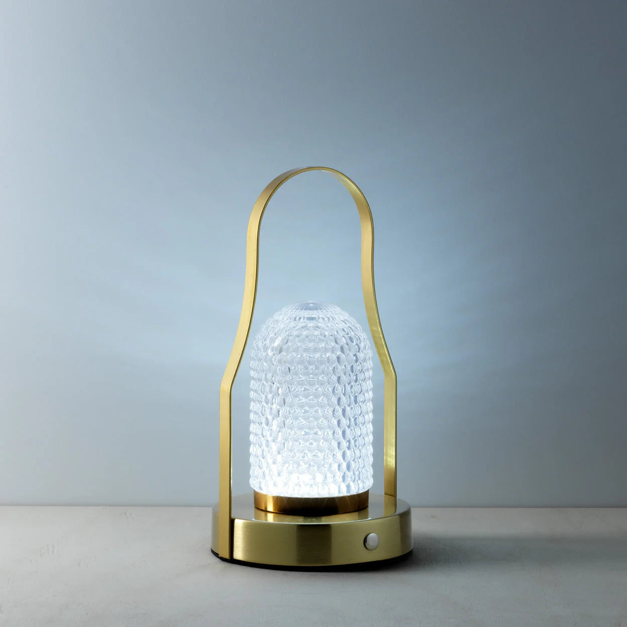 Lampe à poser en laiton avec abat-jour verre texturé effet lanterne H23 cm