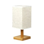 Lampe en bois carré fond blanc