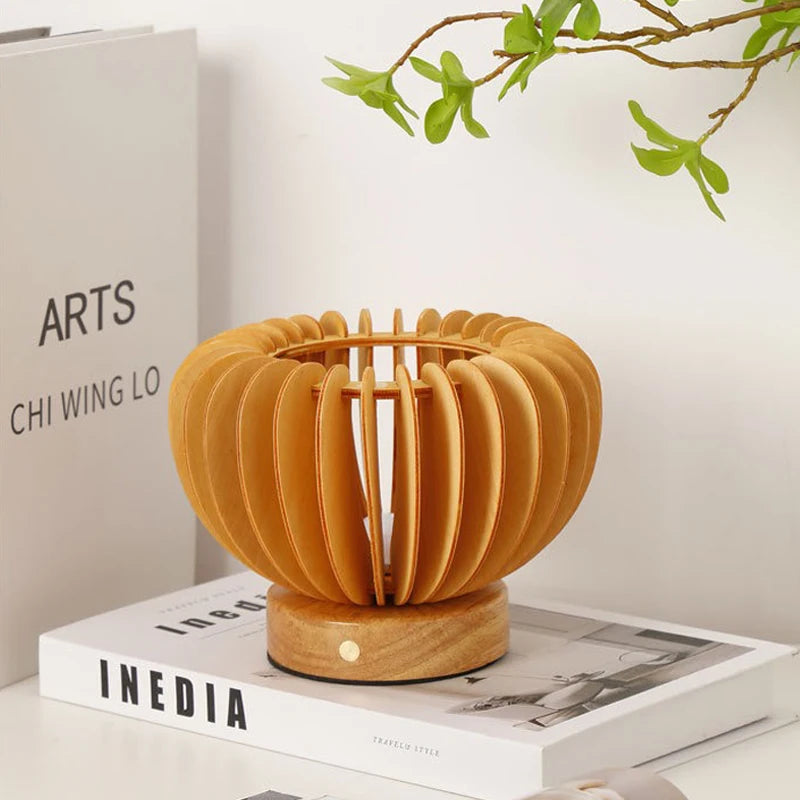 Lampe bois sans fil éteinte, avec un design naturel et moderne, parfaite pour un intérieur épuré.
