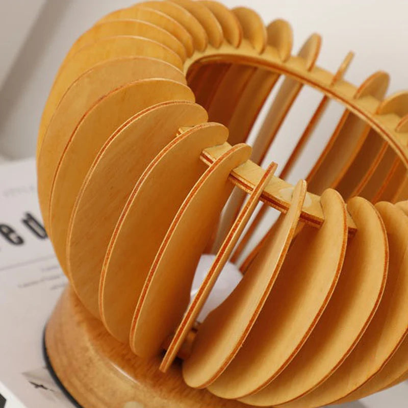 Vue de dessus de la lampe bois sans fil, révélant la structure originale et élégante.