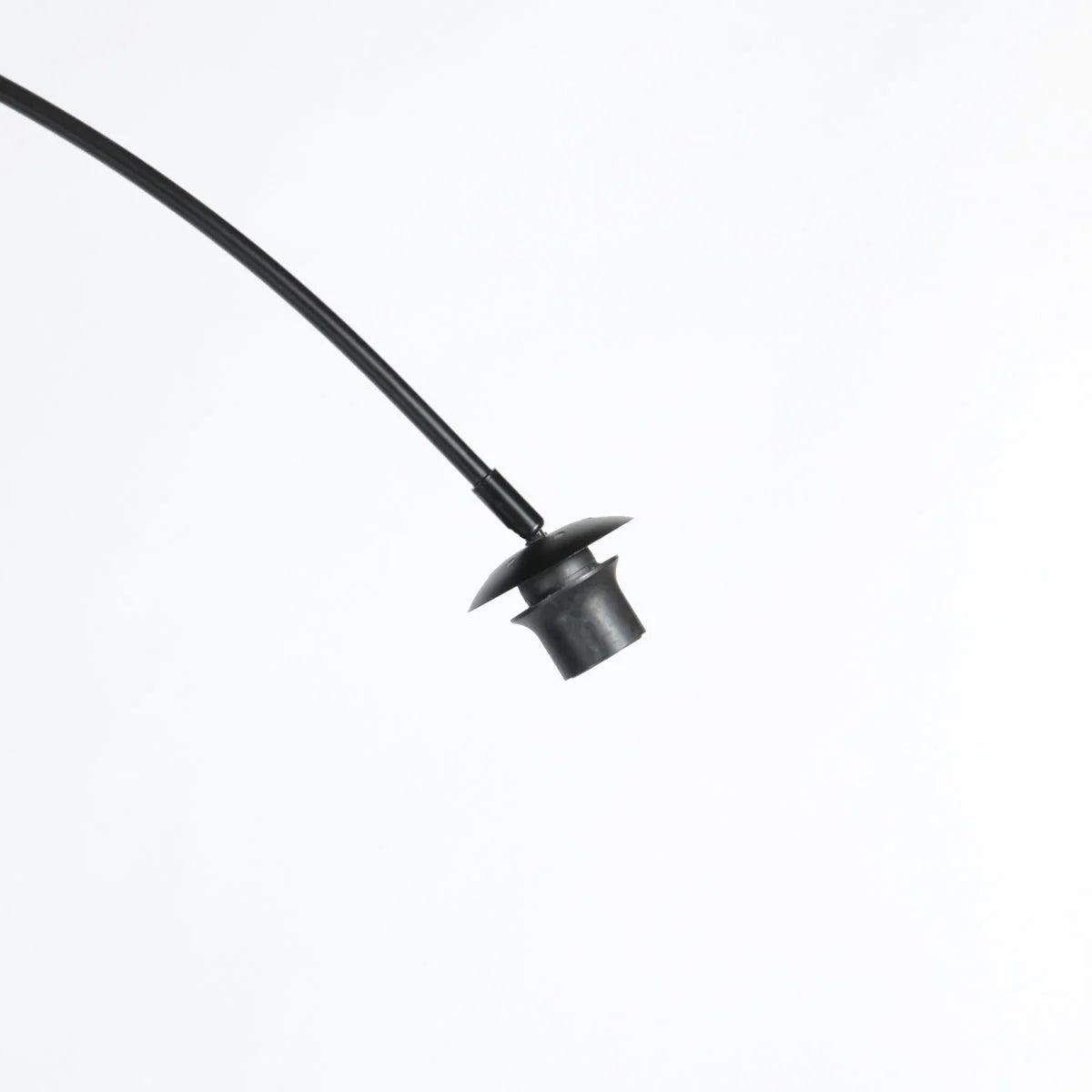 Attache en caoutchouc noir pour fixation automobile sur lampe sur pied noire avec abat-jour en bambou