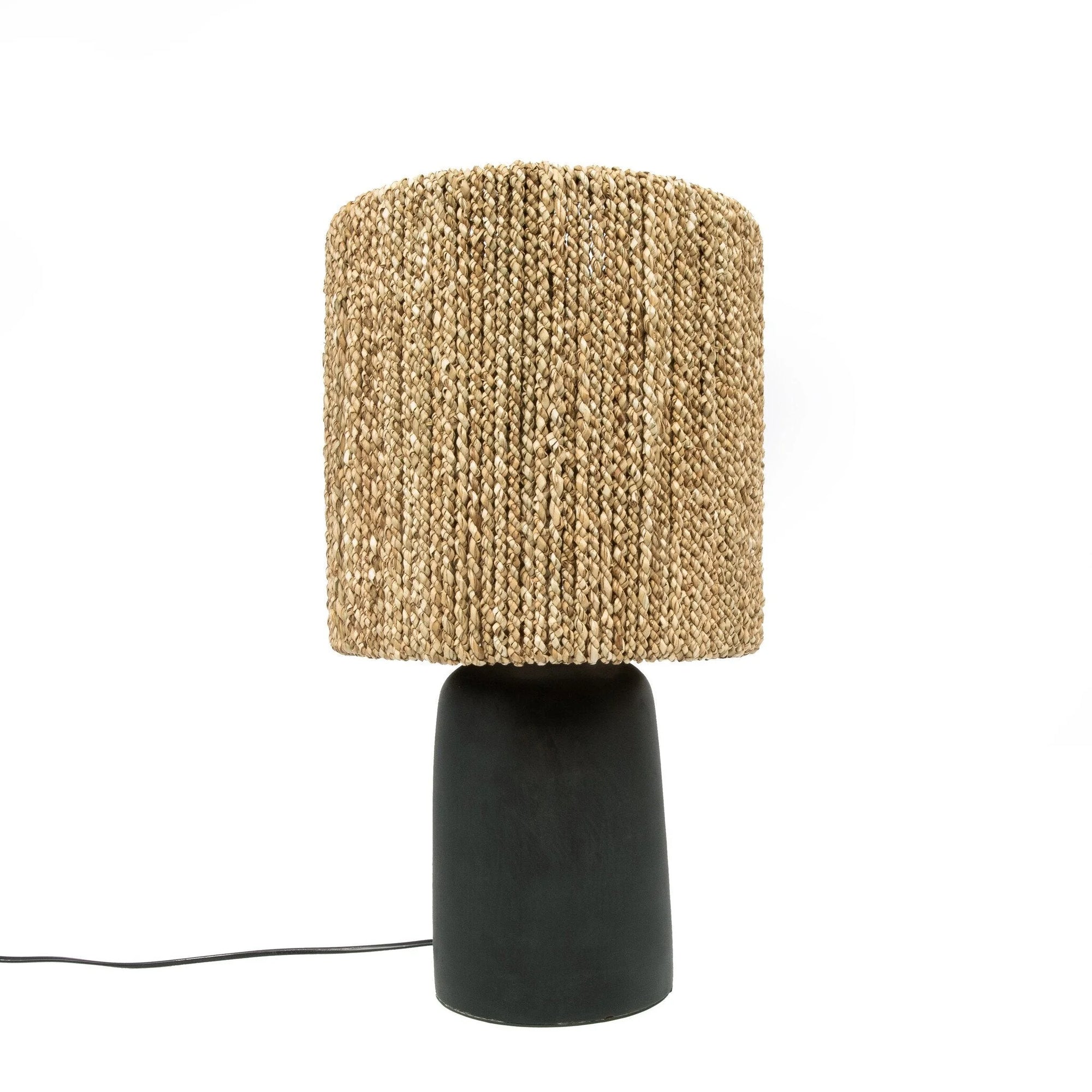 Lampe de table en herbe tressée avec base noire cylindrique, illumination élégante