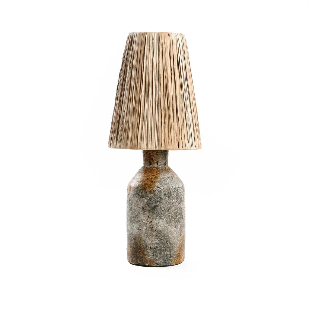 Lampe de table rustique avec abat-jour en raffia pour La lampe de table Ithaka Gris antique naturel