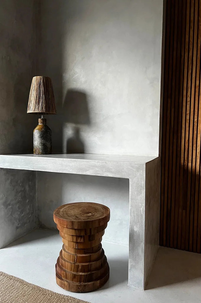 Tabouret en bois rustique pour La lampe de table Ithaka Gris antique naturel
