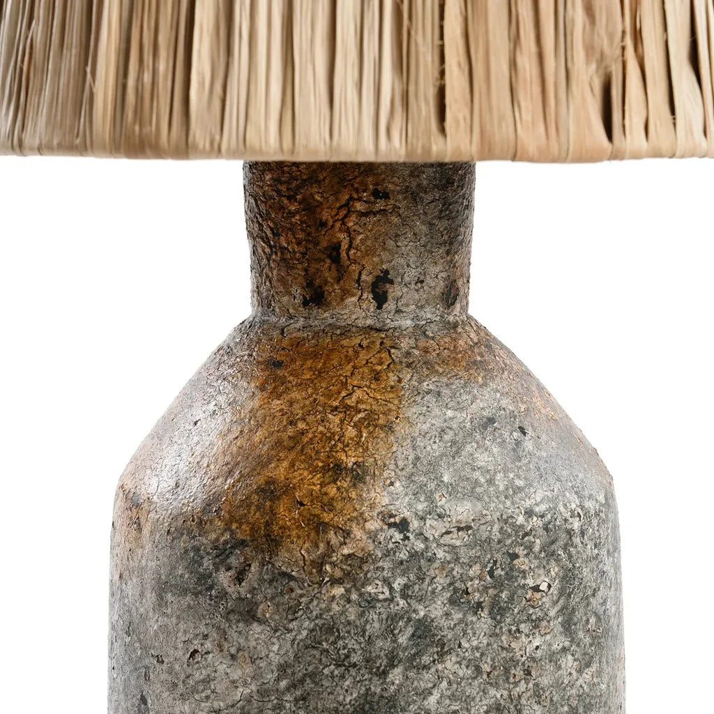 Ampoule rustique avec base texturée pour La lampe de table Ithaka Gris antique naturel