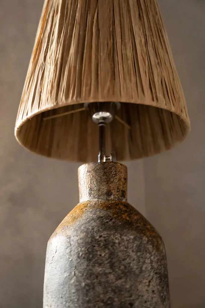 Ampoule de table La lampe de table Ithaka Gris antique naturel avec abat-jour beige texturé