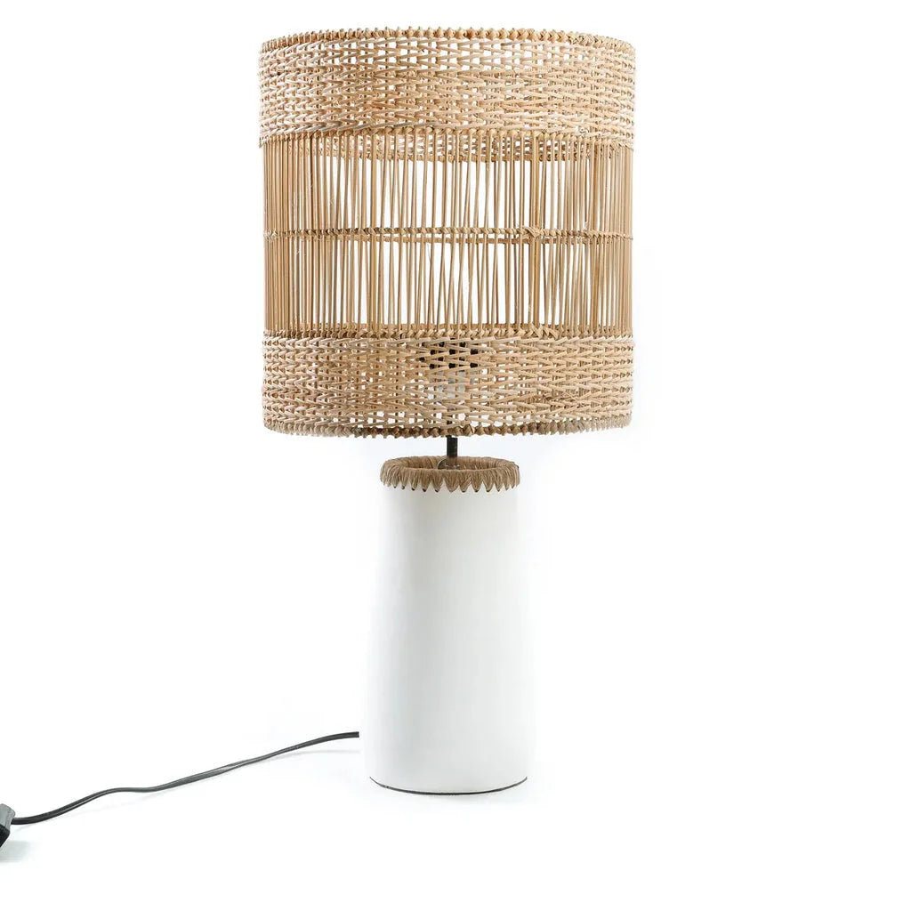 Lampe de table en céramique blanche avec abat-jour tissé La lampe de table Kiska Blanc Naturel