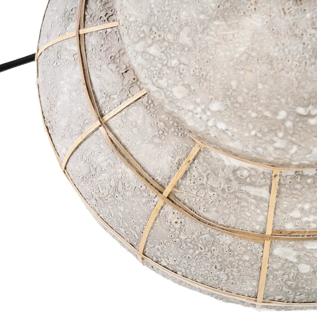 Objet circulaire en béton naturel avec cadre en bois pour La lampe de table Kythira