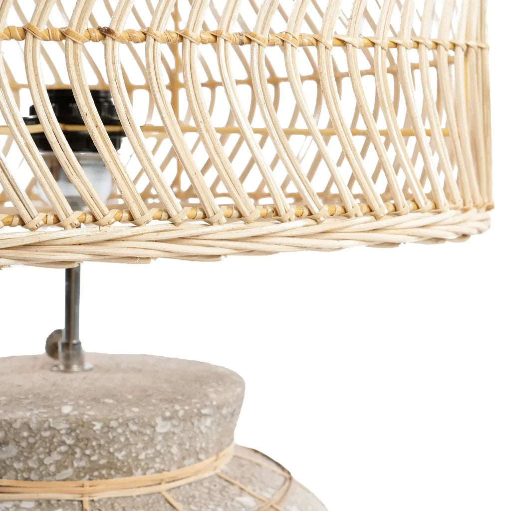 Abat-jour en rotin tissé avec socle en béton naturel pour La lampe de table Kythira
