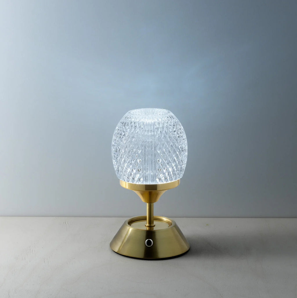 Lampe de table en laiton avec globe en verre facetté transparent