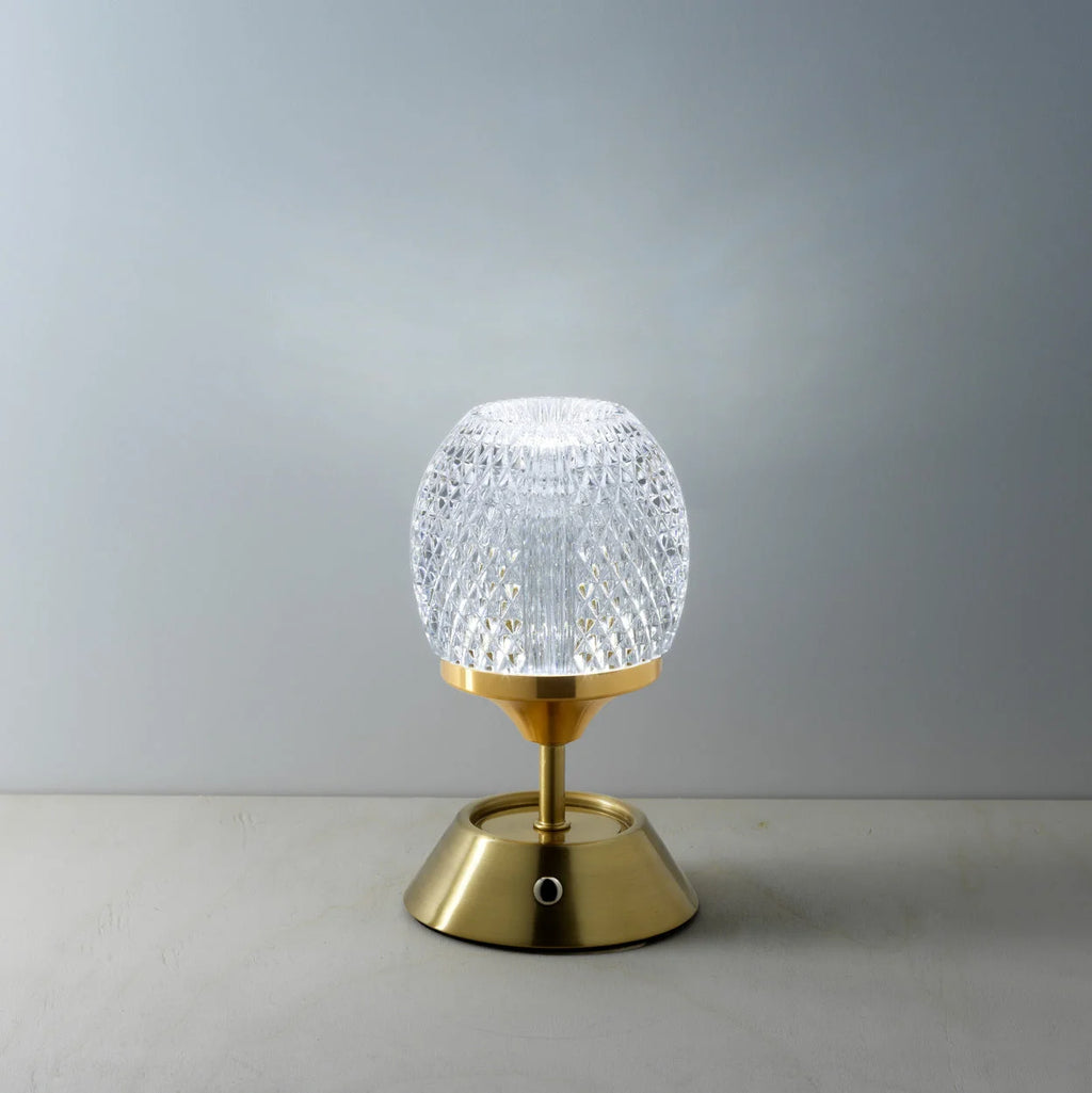 Lampe de table en laiton avec globe en verre facetté transparent