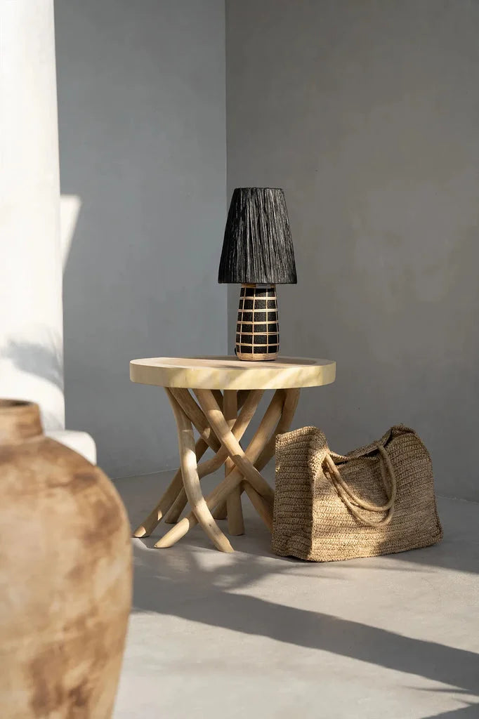Lampe de table noire et or La lampe de table Naxos Noir Naturel élégante