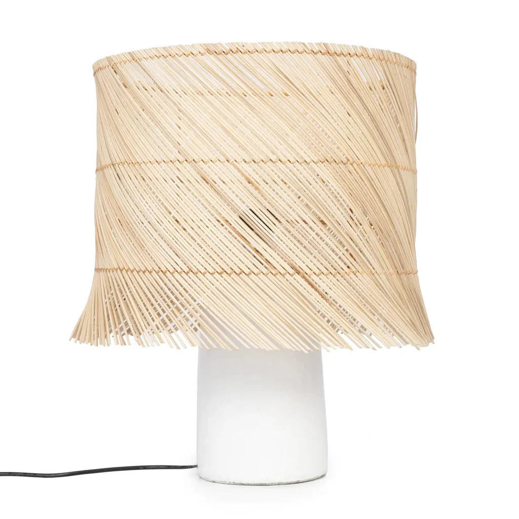 Lampe de table en rotin blanc naturel avec abat-jour tissé pour décoration intérieure