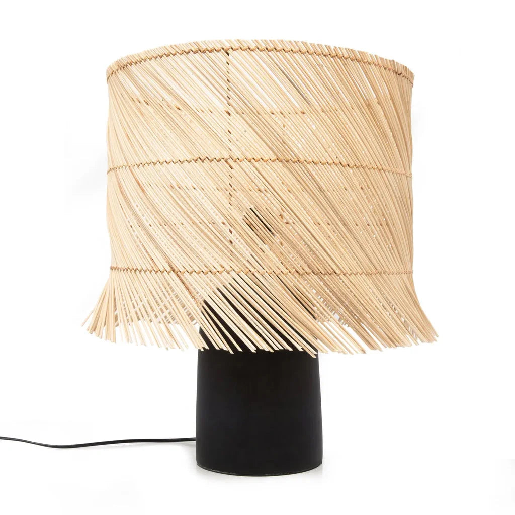 Lampe de table en rotin noir naturel avec base noire et abat-jour tissé
