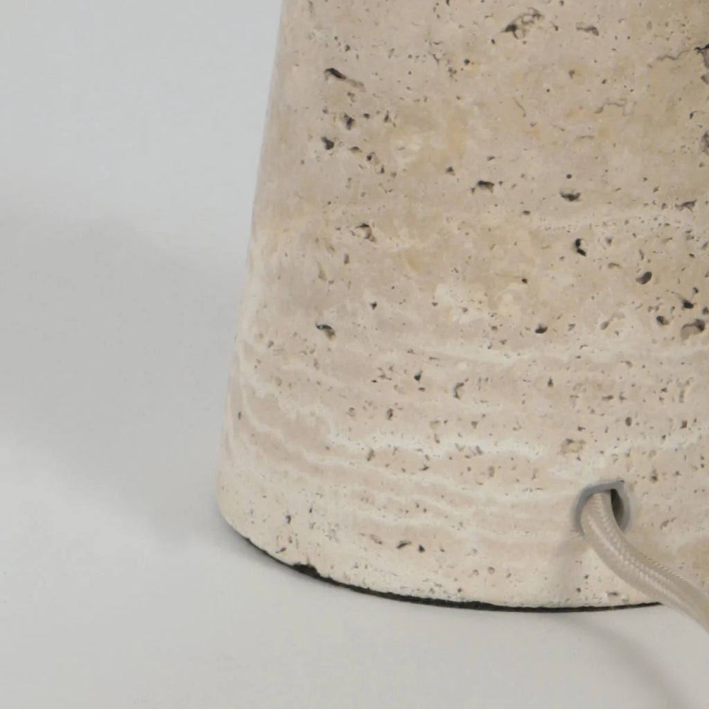 Base de lampe en travertin beige texturé, H34 cm pour table ou chevet
