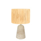 Lampe de table en travertin beige texturé et abat-jour en rotin tressé cylindrique, H34 cm