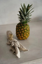 Ananas mûr avec couronne verte pour Lanneau de serviette en ananas Or
