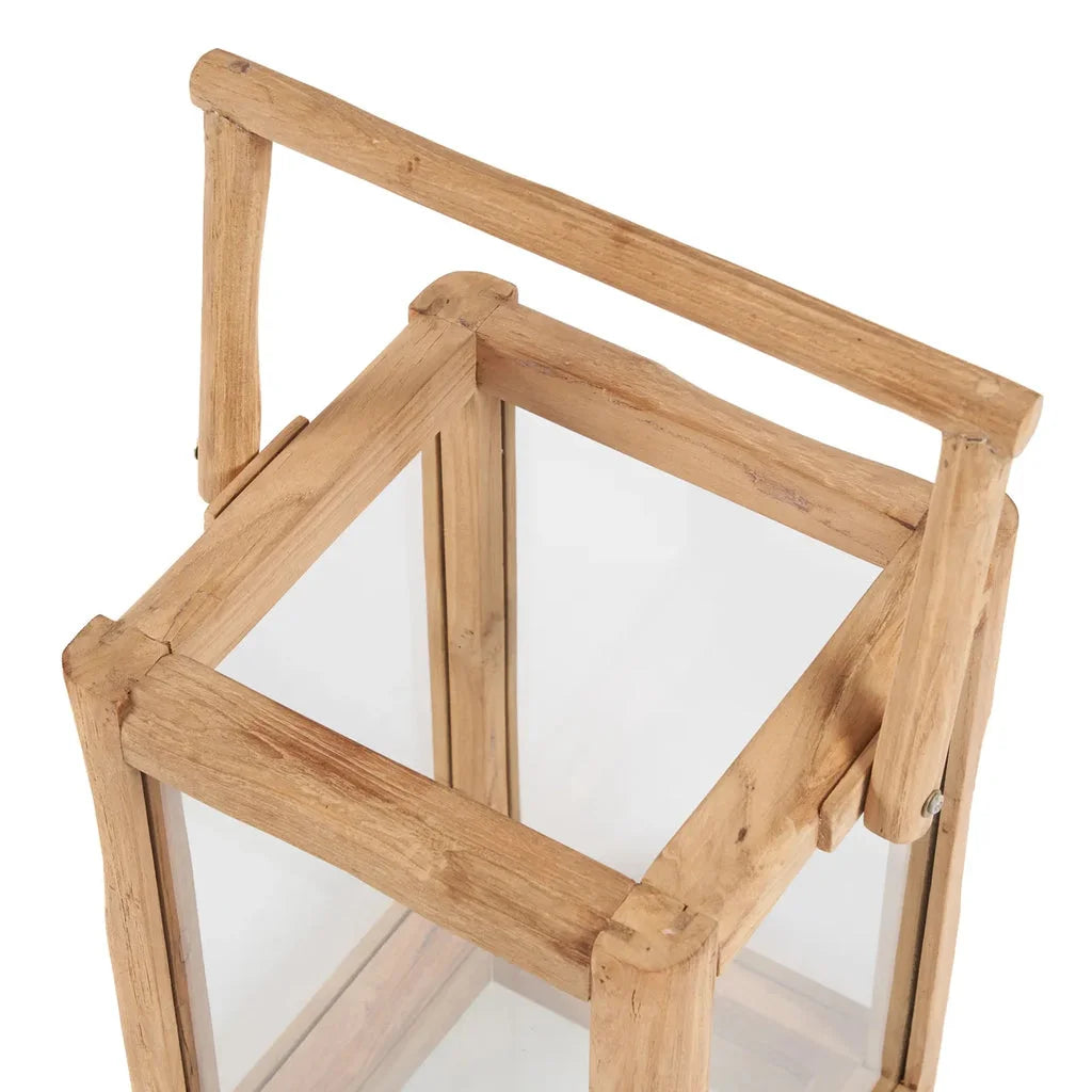Lanterne en bois et en verre La lanterne de Nusa Penida dans un décor bohème