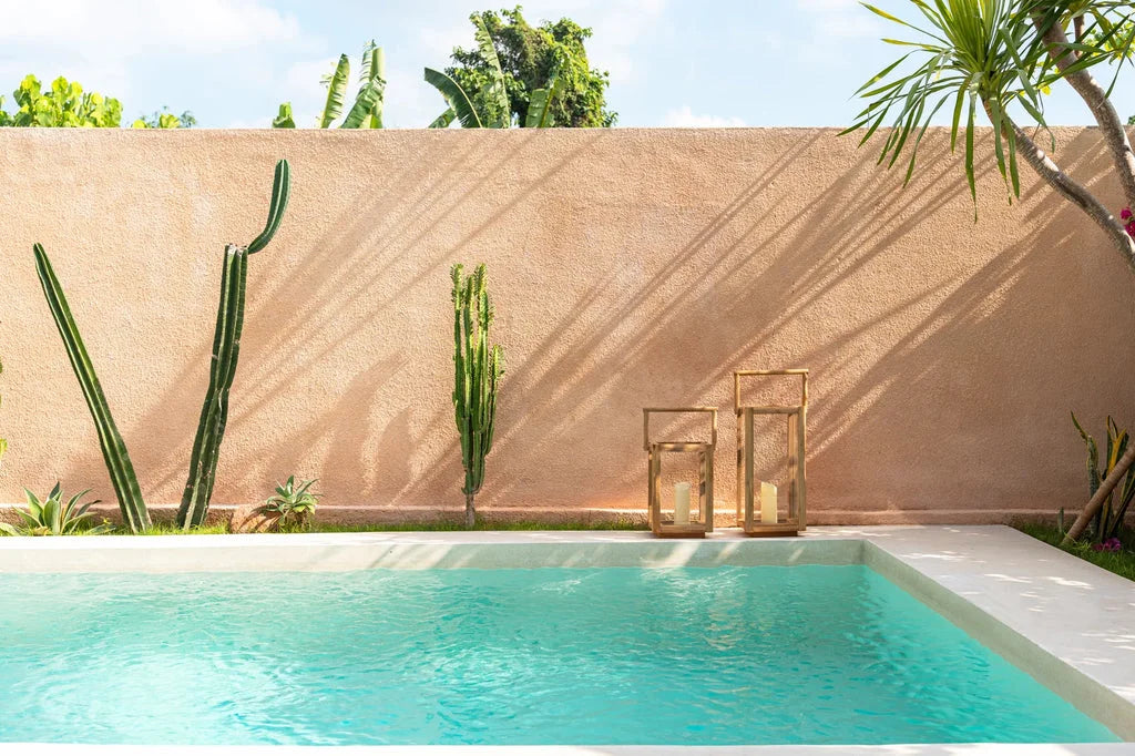 Piscine rectangulaire de la lanterne de Nusa Penida en décoration d’extérieur